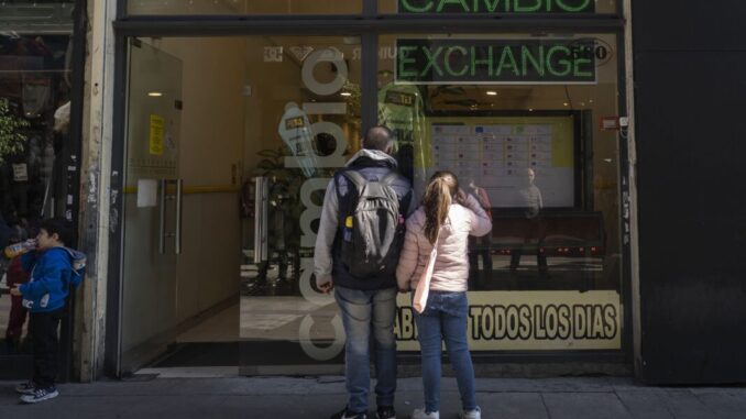 ARGENTINA-BUENOS AIRES-DOLAR