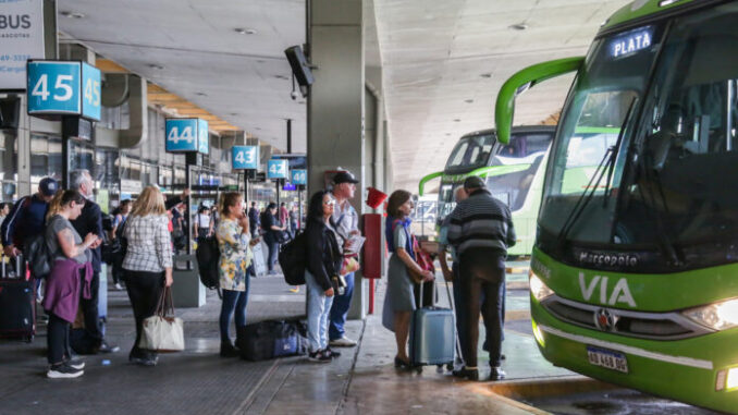 colectivo-larga-distancia-696x464
