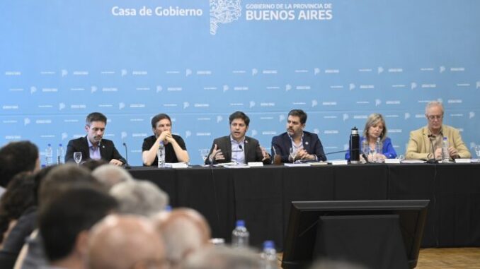Kicillof-y-gabinete-696x473