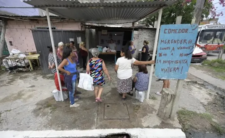 La pobreza en el segundo semestre de 2024 fue de 38,1%, según el INDEC ...