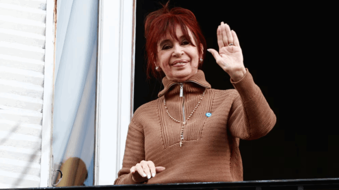 cristina-kirchner-en-el-balcon-1