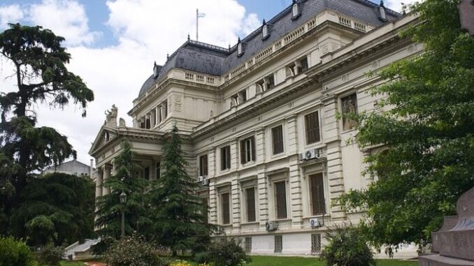 Legislatura_Provincia_de_Buenos_Aires-La_Plata-1-696x464